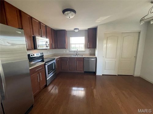 8122 Welsh Dr, Lake St Louis, MO, 63367-4869 | Card Image