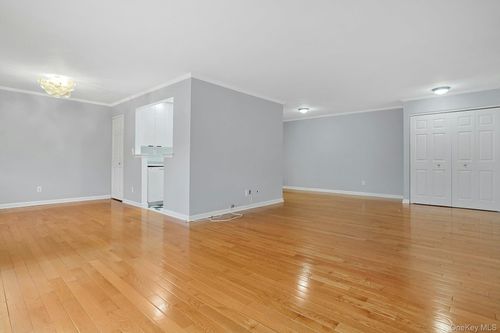 apt-125-555 Central Park Ave, Scarsdale, NY, 10583-1037 | Card Image