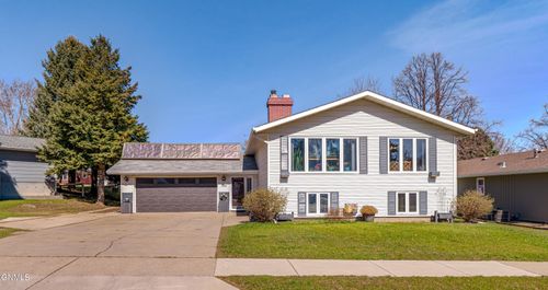 2018 Grant Dr, Bismarck, ND, 58501-2353 | Card Image