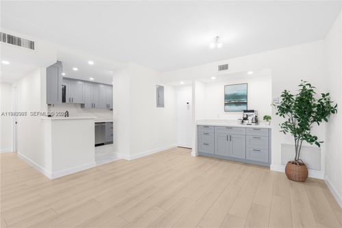 apt-314b-4400 Hillcrest Dr, Hollywood, FL, 33021-7931 | Card Image