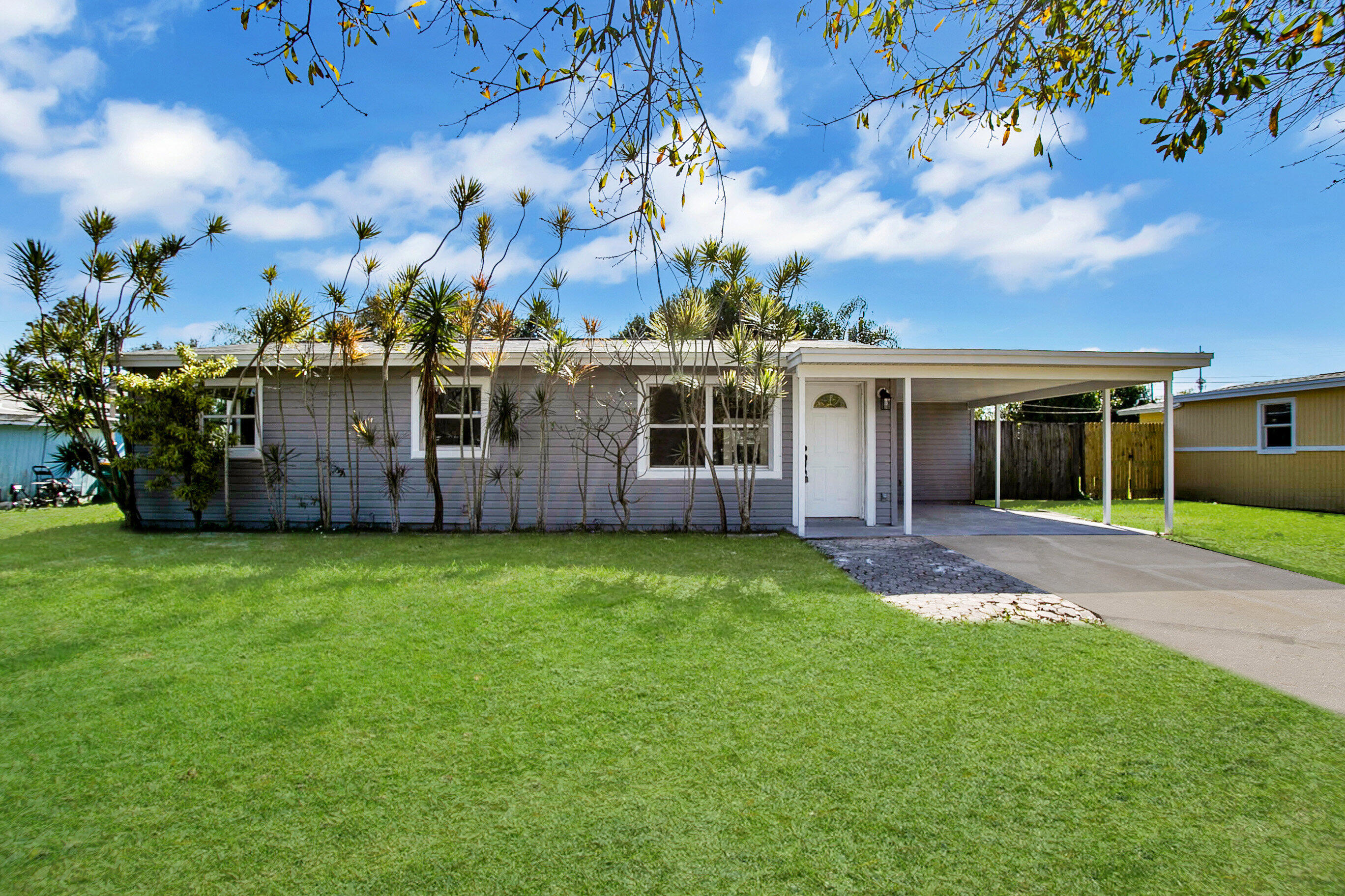 Coventry Rd, Melbourne, FL 32935