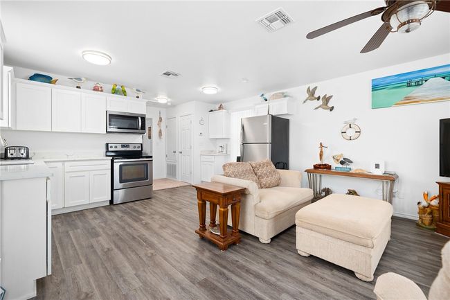 326 E 10 Th St, House other with 1 bedrooms, 2 bathrooms and null parking in Rockport TX | Image 10