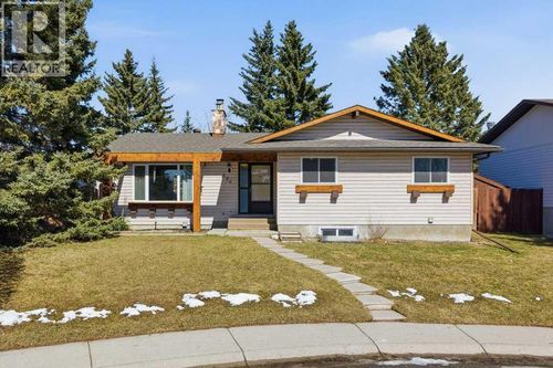 536 Woodhill Pl Sw, Calgary, AB, T2W3L5 | Card Image
