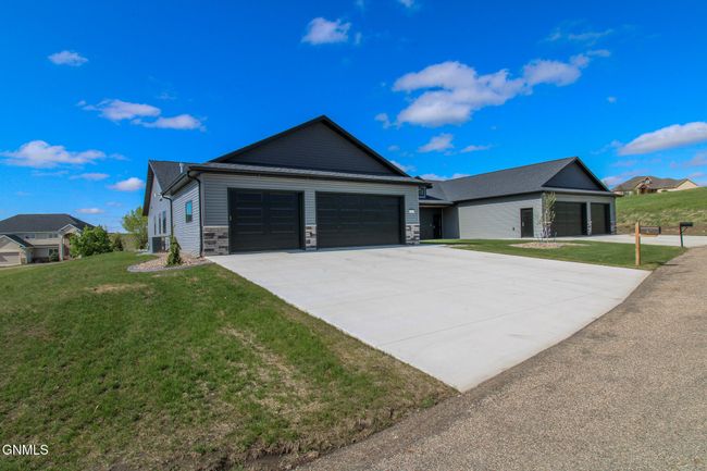 8127 Hawktree Dr, Townhouse with 3 bedrooms, 2 bathrooms and null parking in Bismarck ND | Image 67