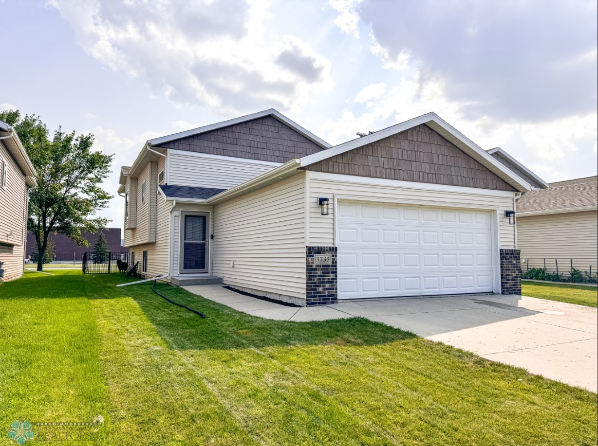 11th Ave, Moorhead, MN 56560 #1