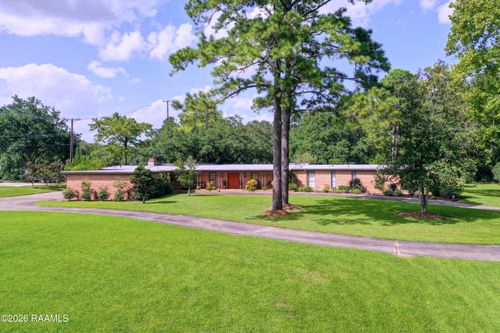 665 Main St, New Iberia, LA, 70560-3821 | Card Image