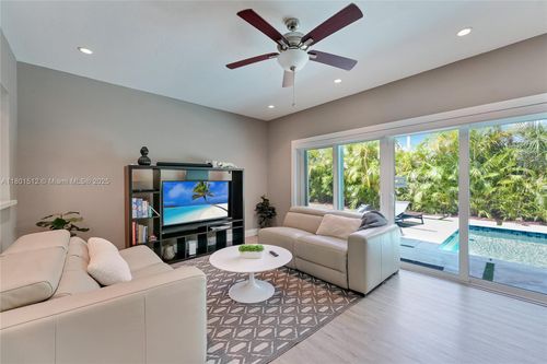 19520 Ne 19th Ave, Miami, FL, 33179-3606 | Card Image