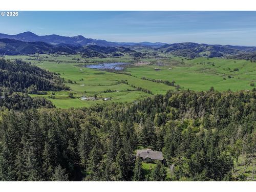 982 Brumbach Rd, Roseburg, OR, 97470-9403 | Card Image