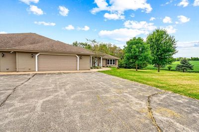 S31W28969 Sunset Drive, Condo with 5 bedrooms, 3 bathrooms and null parking in GENESEE WI | Image 2