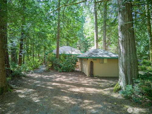 696 E Promontory Rd, Shelton, WA, 98584-8454 | Card Image