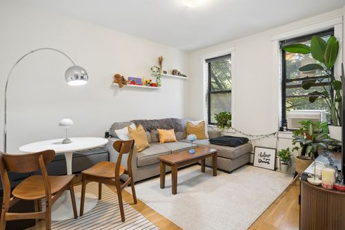 4d-342 W 21st St, New York, NY, 10011-3365 | Card Image