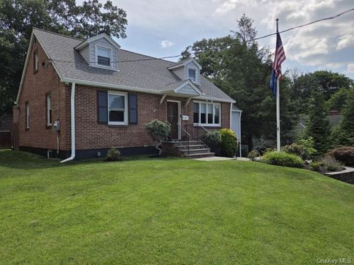 11 Fairview Pl, Suffern, NY, 10901-6108 | Card Image