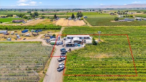 1540 W Wapato Rd, Wapato, WA, 98951-9589 | Card Image