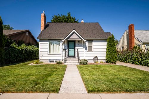 227 Taylor St, Twin Falls, ID, 83301-5221 | Card Image
