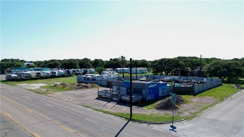864 Commercial St, Aransas Pass, TX, 78336-2706 | Card Image