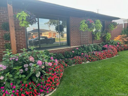 32863 Beacon Ln, Fraser, MI, 48026-2153 | Card Image