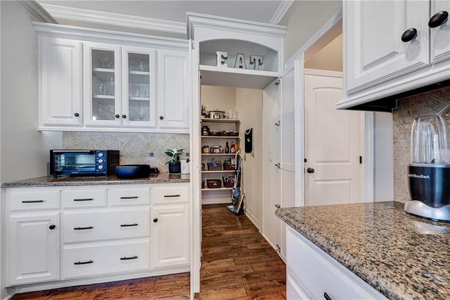 204 Sw Ansel Adams Dr, House other with 6 bedrooms, 5 bathrooms and null parking in Lee's Summit MO | Image 16
