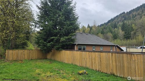 5898 Mt Baker Hwy, Deming, WA, 98244-9585 | Card Image