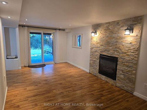 20 Lippincott Crt, Richmond Hill, ON, L4C7M4 | Card Image