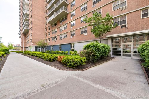 9o-2942 West 5th Street, New York, NY, 11224 | Card Image
