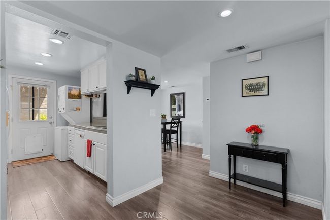 22524 Paseo Terraza, Townhouse with 2 bedrooms, 2 bathrooms and 2 parking in Santa Clarita CA | Image 5