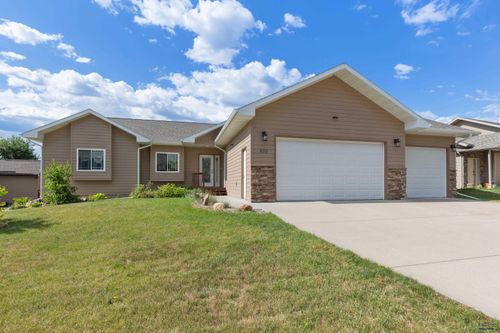 935 Northridge Dr, Rapid City, SD, 57701-7927 | Card Image