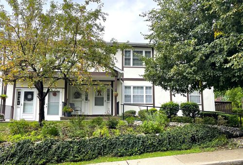 660 E Crooked Hill Rd, Pearl River, NY, 10965-1185 | Card Image