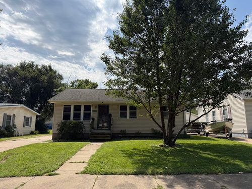 1427 Prospect Ave, Clinton, IA, 52732-6841 | Card Image