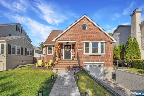 180 Highfield Ln, Nutley, NJ, 07110-2416 | Card Image