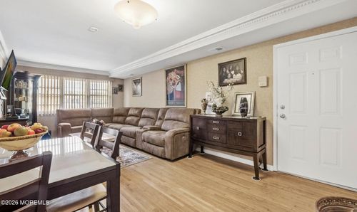 390-390 College Dr, Edison, NJ, 08817-5928 | Card Image