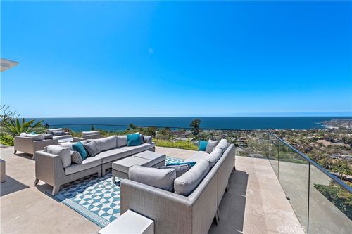 940 Summit Dr, Laguna Beach, CA, 92651-3418 | Card Image