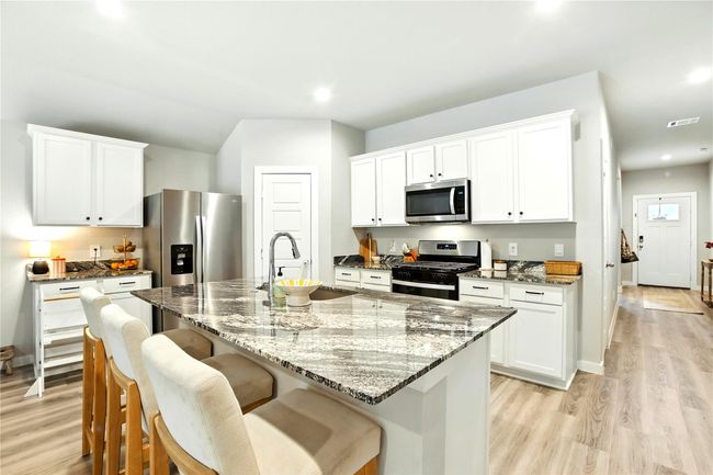 621 Little Spring Ct, House other with 4 bedrooms, 2 bathrooms and 2 parking in Anahuac TX | Image 4