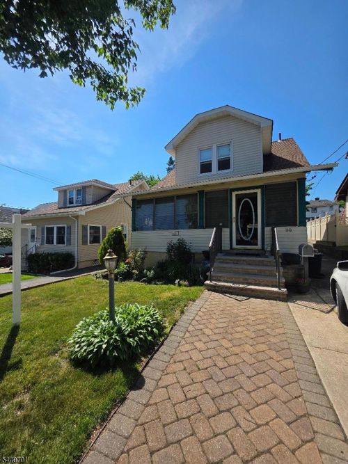 90 Hudson St, Clifton, NJ, 07011-4223 | Card Image