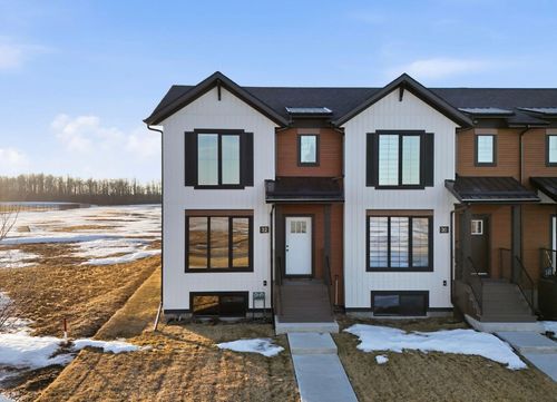 32 Station Dr, Sylvan Lake, AB, T4S0W7 | Card Image