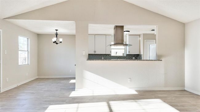 Large open Living Room | Image 13
