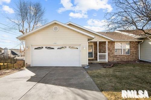 2521 W 63rd St, Davenport, IA, 52806-1669 | Card Image