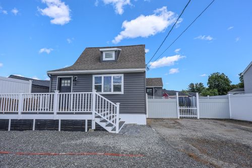 6 Highland Ave, Derry, NH, 03038-2608 | Card Image