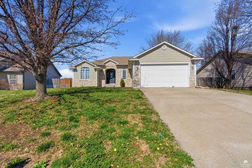 8739 William Dr, Manhattan, KS, 66502-8708 | Card Image