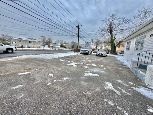 622 Broadway, Amityville, NY, 11701-2124 | Card Image