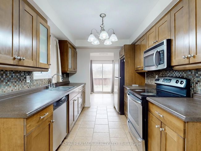1544 Norwill Cres, House attached with 5 bedrooms, 3 bathrooms and 2 parking in Oshawa ON | Image 6