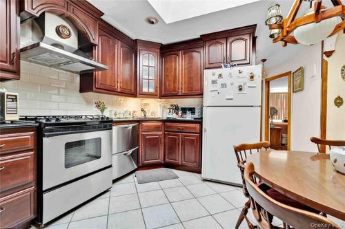 21260 16th Ave, Bayside, NY, 11360-1525 | Card Image