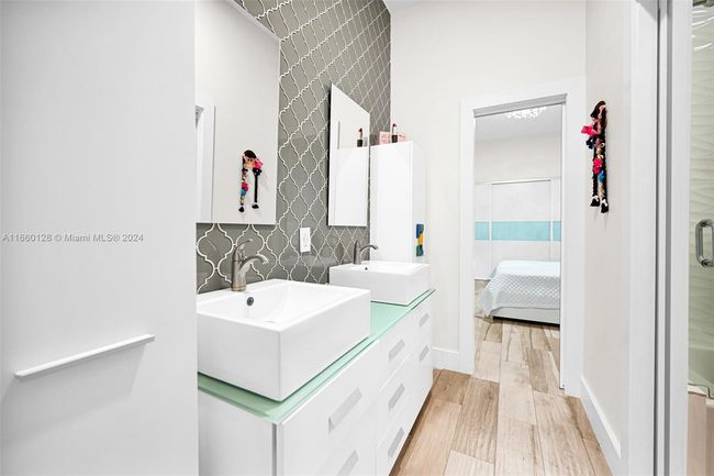 433 Nw 127 Th Ave, House other with 5 bedrooms, 4 bathrooms and null parking in Miami FL | Image 37