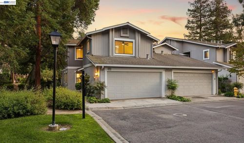 4926 Red Creek Dr, San Jose, CA, 95136-3425 | Card Image