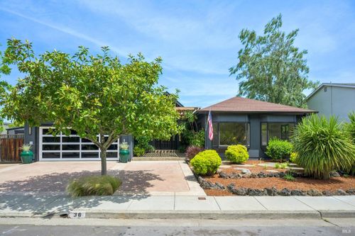 36 Main Dr, San Rafael, CA, 94901-2577 | Card Image