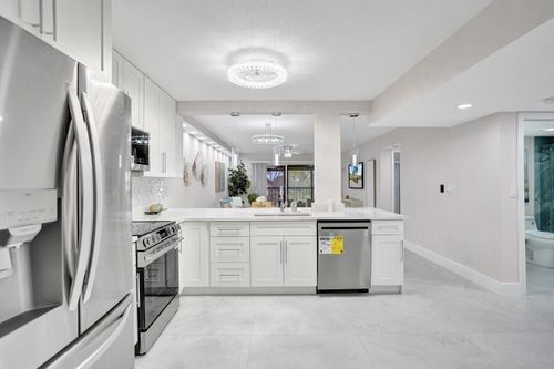 402-7146 Huntington Ln, Delray Beach, FL, 33446-2577 | Card Image