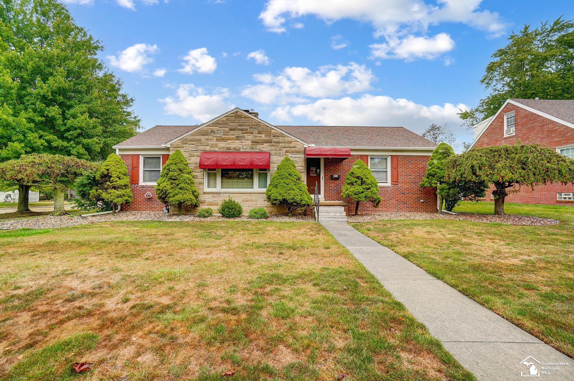 Rosewood Ave, Monroe, MI 48162