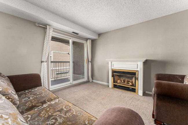 128 - 3015 51 Street Sw, Home with 2 bedrooms, 1 bathrooms and 1 parking in Calgary AB | Image 4