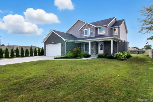 37147 Dundee St, Sterling Heights, MI, 48310-3528 | Card Image