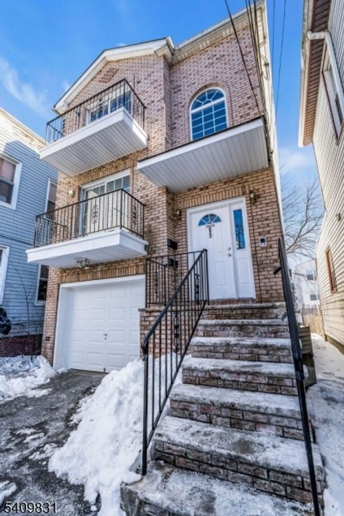 822 S 19th St, Newark, NJ, 07108-1110 | Card Image