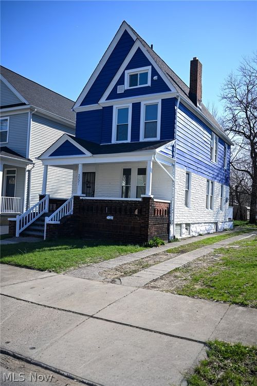 2221 E 97th St, Cleveland, OH, 44106-3555 | Card Image